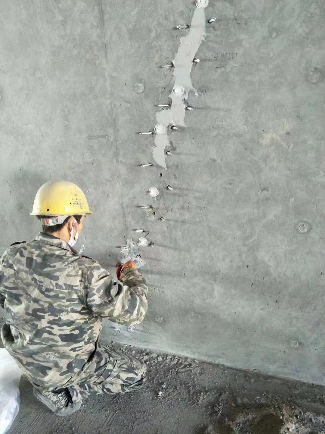 滁州混凝土楼板裂缝加固施工的方案